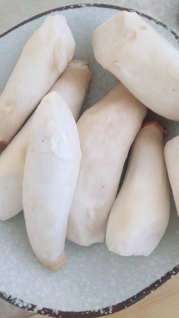 串料炒杏包菇,孩子很喜歡的一道菜呀