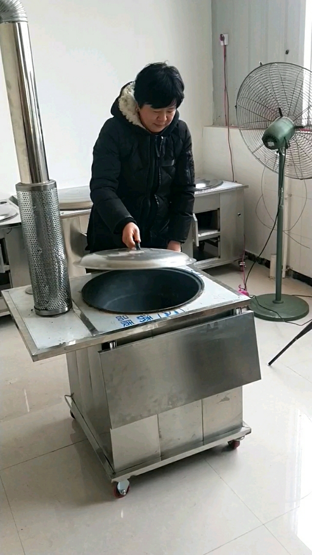 流动铁锅灶台做饭香好吃