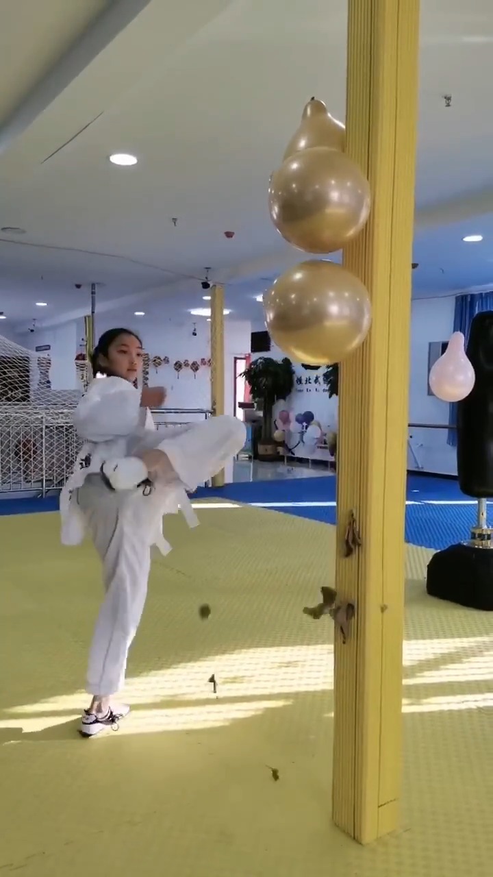 天下武功唯快不破无坚不摧,跆拳道小姐姐速度越来越快