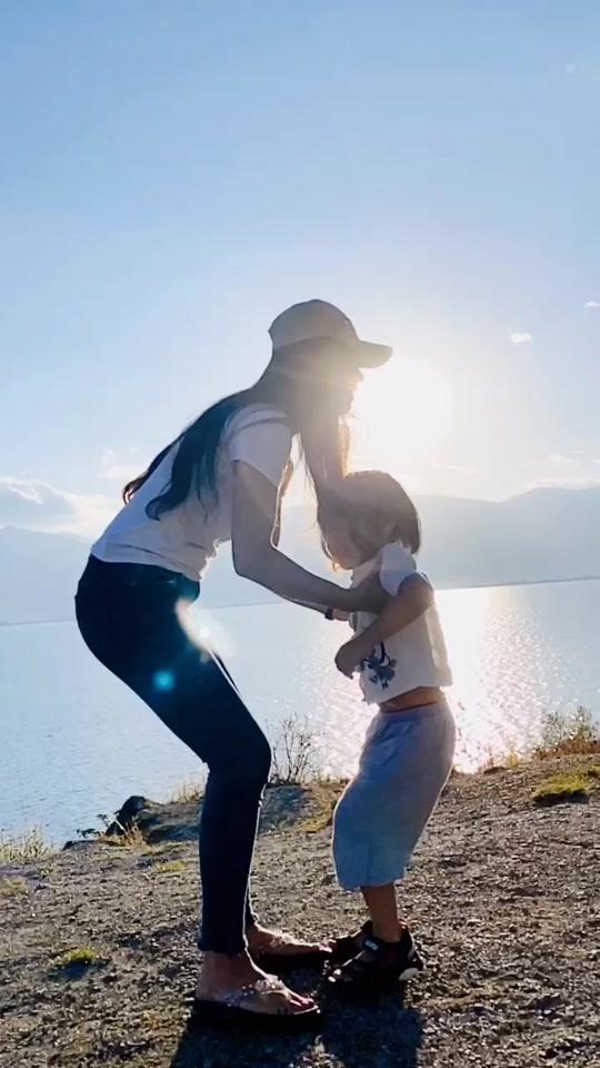 全职妈妈带娃自驾游中国day48;洱海边托举一个小天使,因为再不拍就