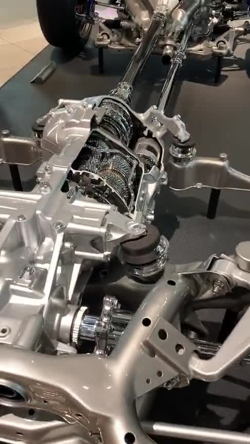 日产gtr拆开外壳,看到它的内部结构,就知道它好在哪里!