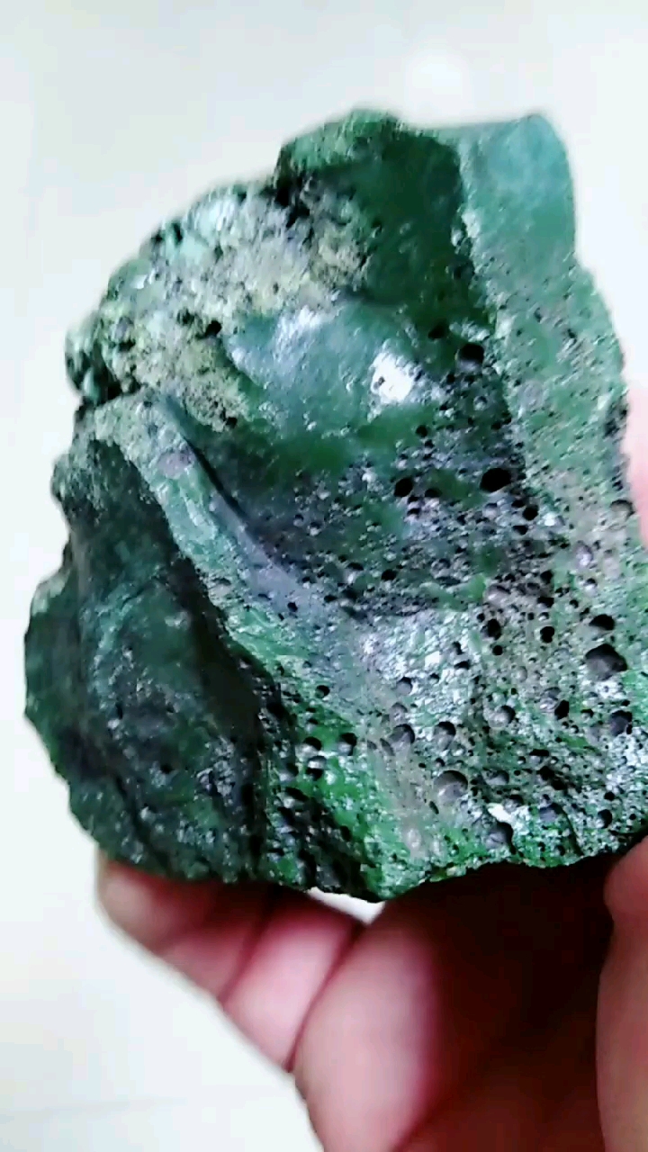 稀有绿色玻璃陨石
