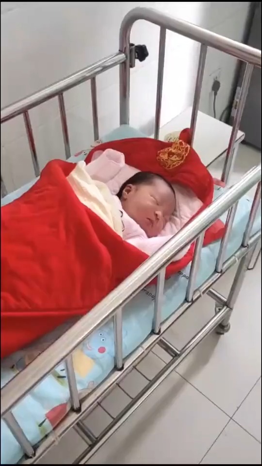 搞笑段子剧#哥哥喊了九个月的妹妹,婴儿用品全部女孩准备,还竟然是