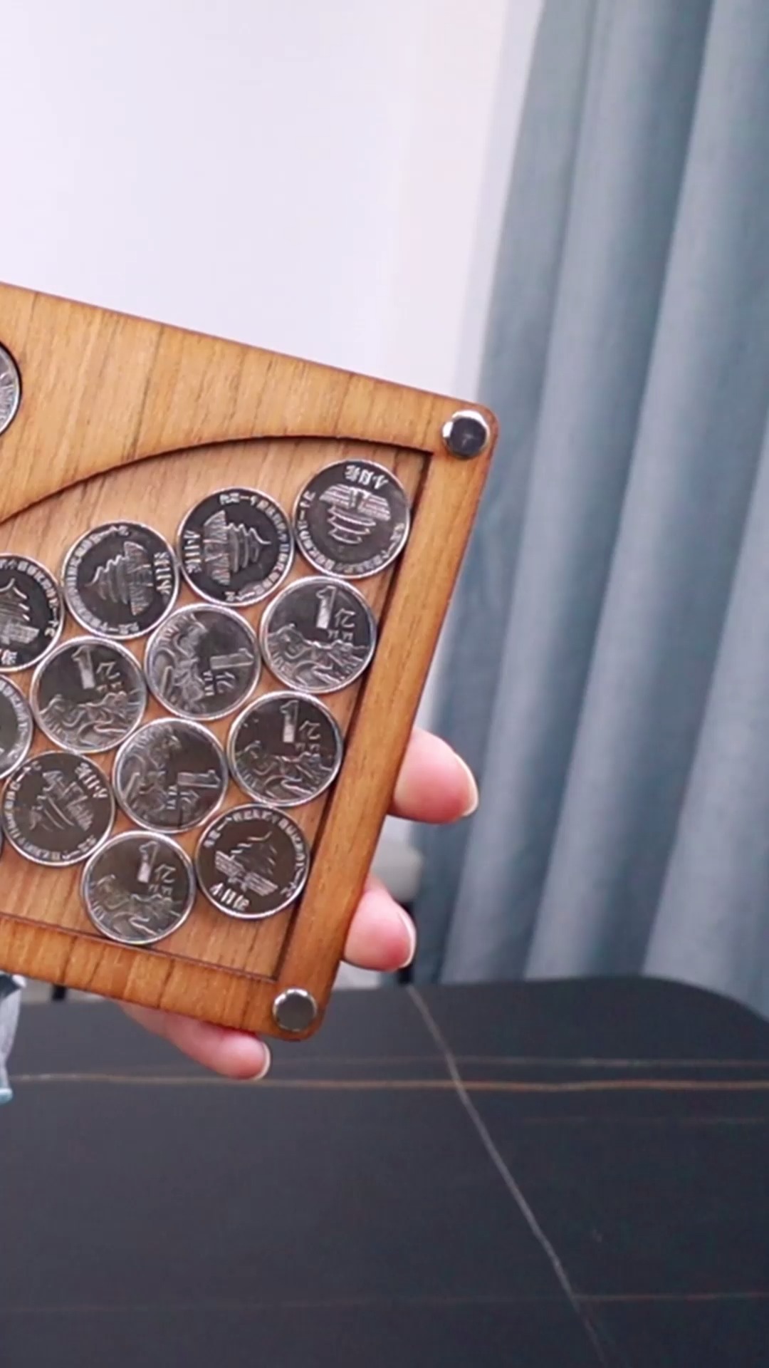 升级版puzzle拼图:16个硬币,怎么才能全部放下?