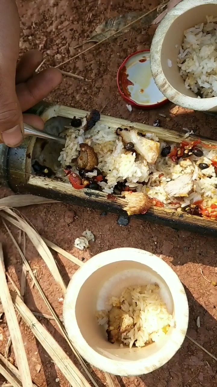 腊肉竹筒饭,非常好吃,喜欢的点个爱心
