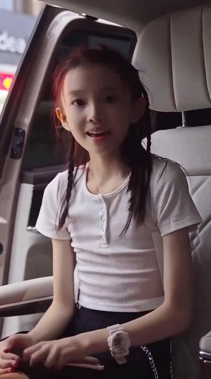 童模宋小睿又出来拍段子了难道她不用上课吗看起来好清闲
