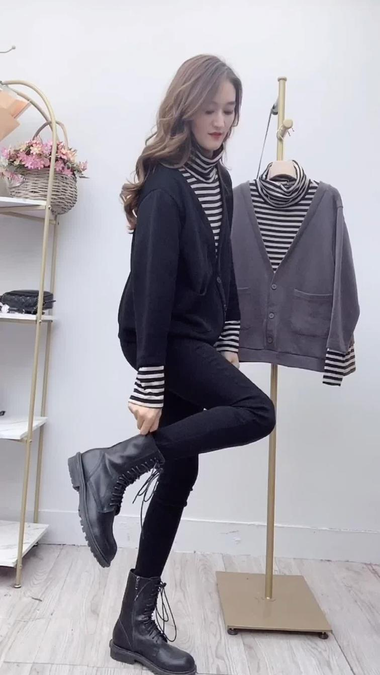 太喜欢了条纹拼接上衣黑色小脚裤好看洋气又显瘦#初秋穿搭