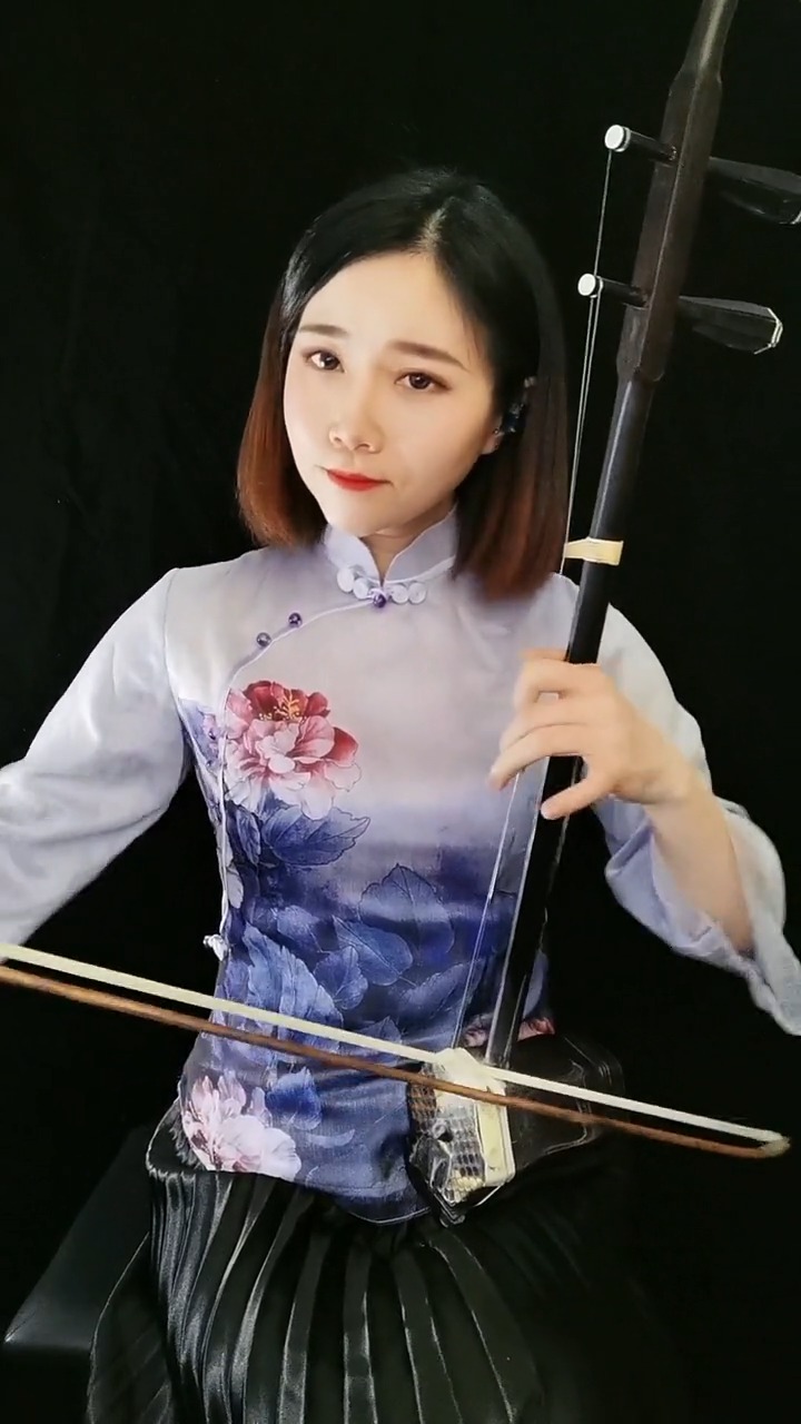 经典老歌#美女二胡深情独奏《说聊斋》,笑中有泪,乐中有哀,其中滋味