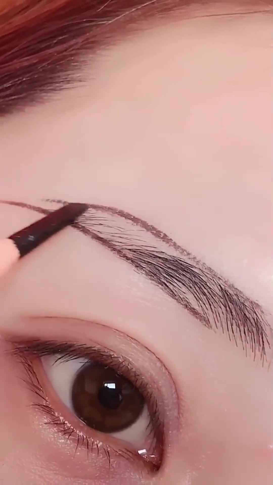 眉毛这样画好看又自然,新手宝宝也能轻松学会,超简单一看就会