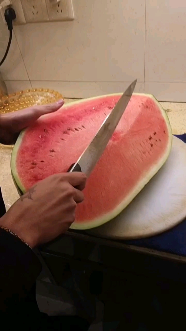 示爱中国,领跑浙晚#给大家分享一种西瓜切爱心,最简单了