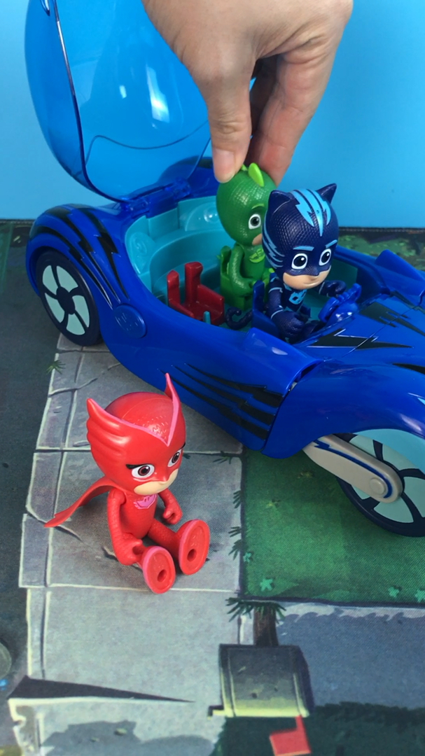 玩具#睡衣小英雄这猫车还可以,有音效还能载三个人!