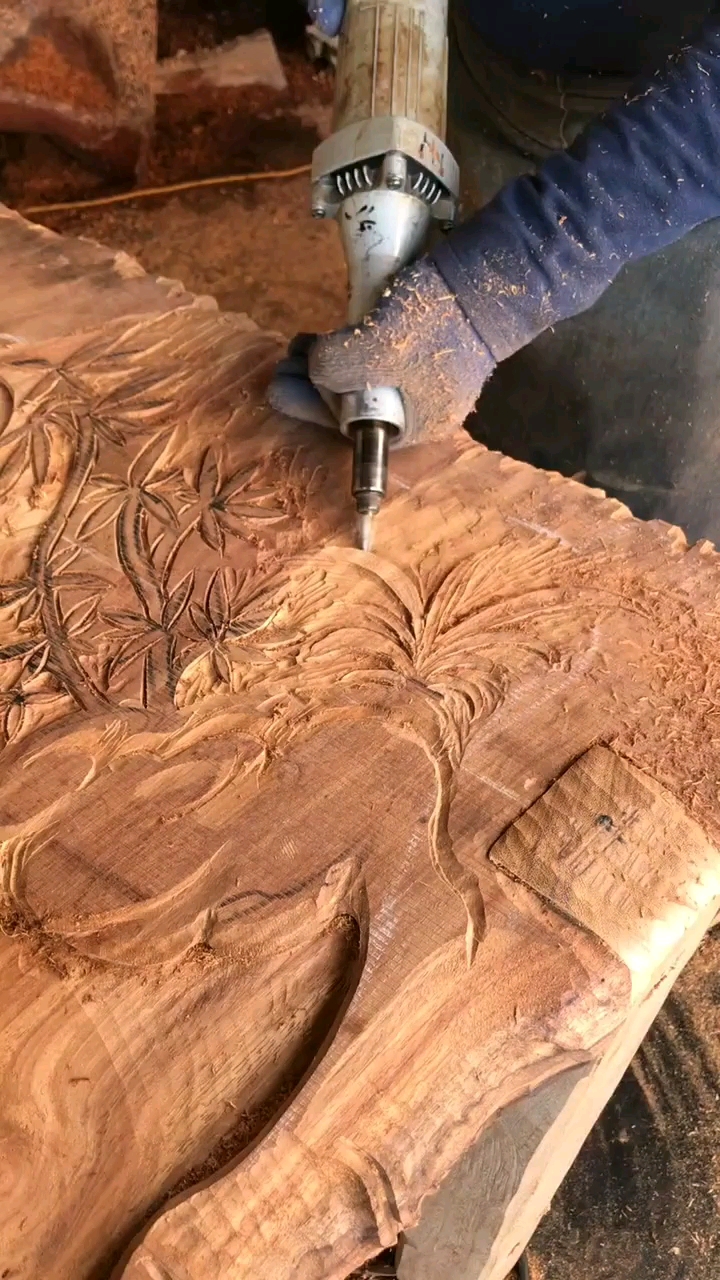 木雕手艺没个十年八载是练不好的!出师就是高收入!