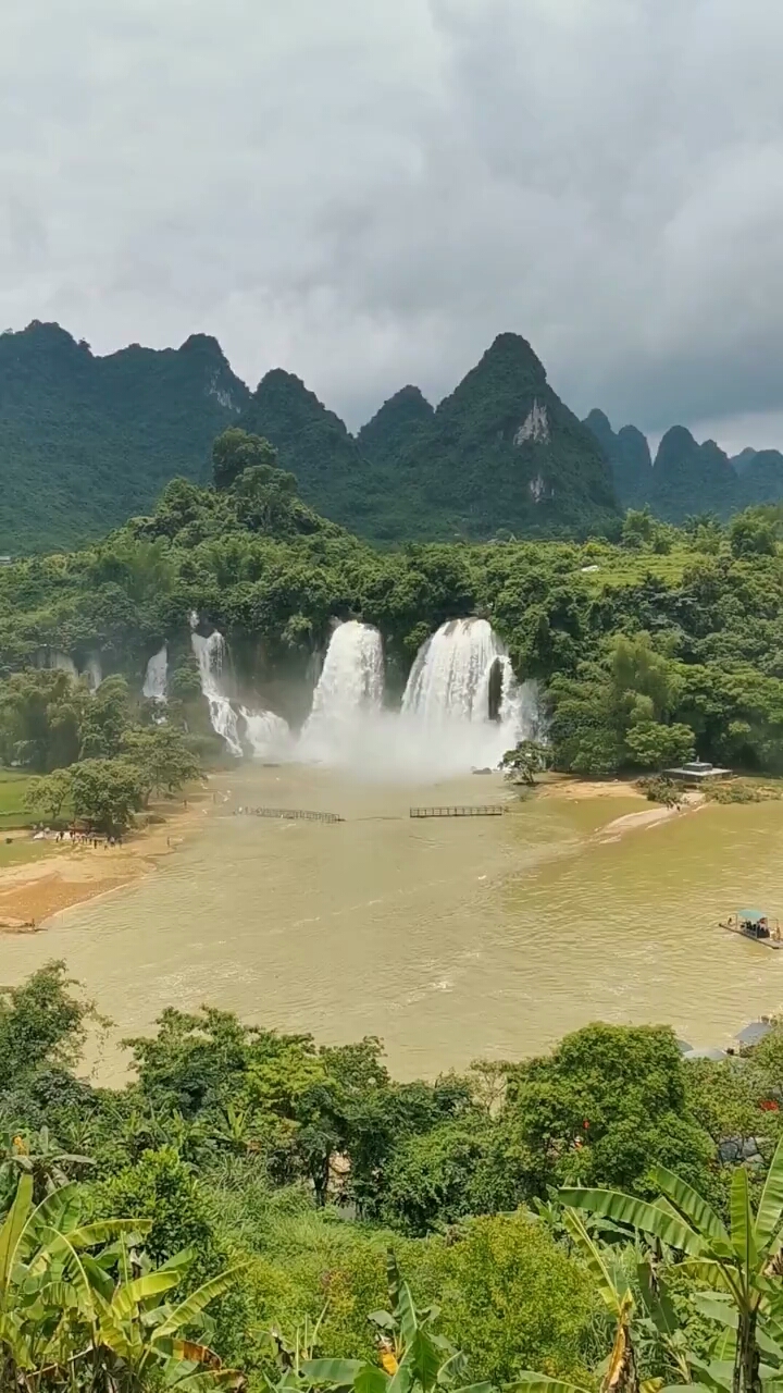 廣西德天跨國瀑布,花千骨的拍攝地,一邊是中國,一邊是越南!太美了!