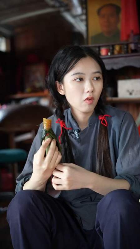 街拍美女玉洁冰清温柔可爱清纯复古气息的美女小姐姐未来可期心动了吗