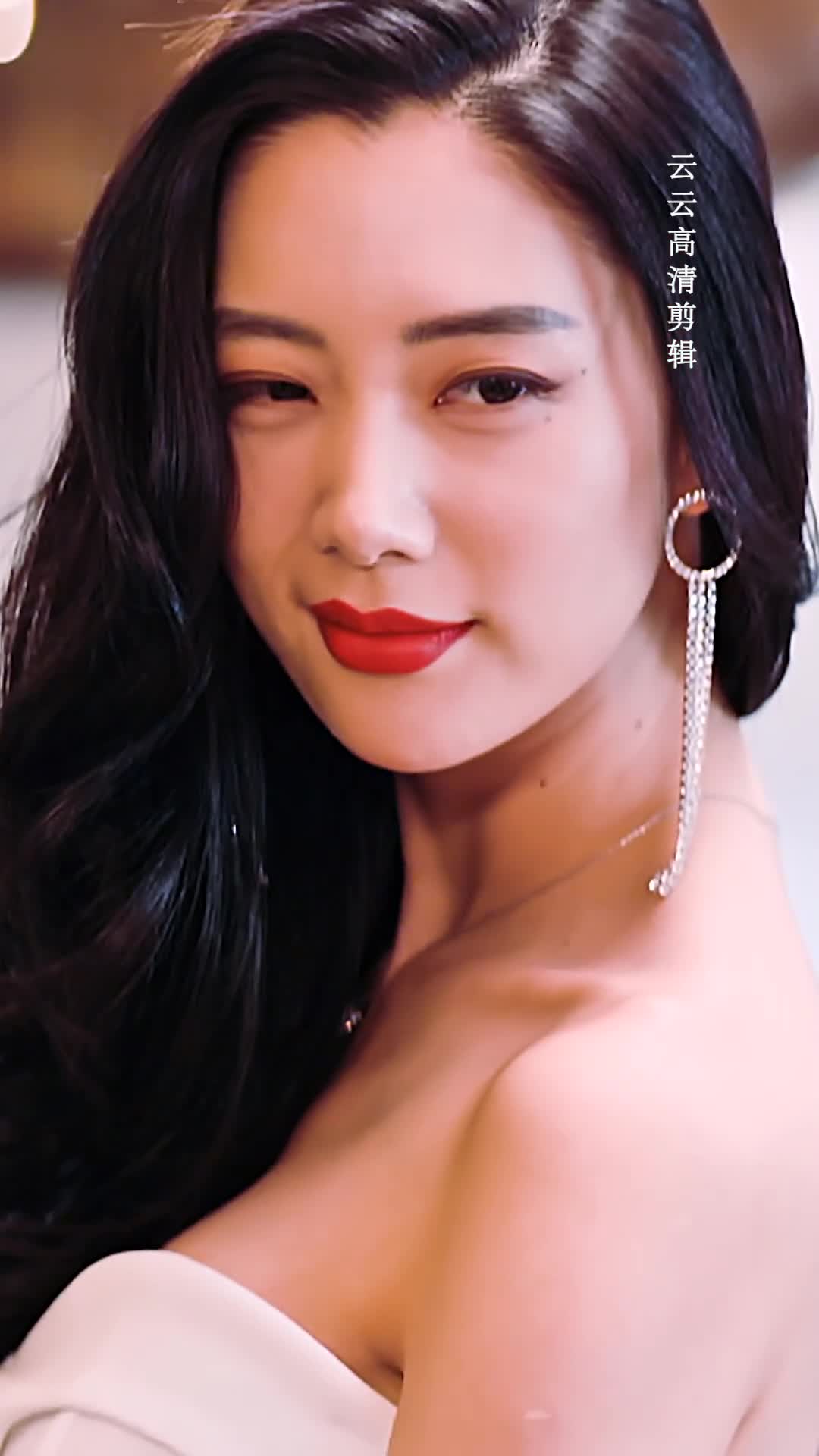 克拉拉是不是你的女神呢!身材太好了!#大红包