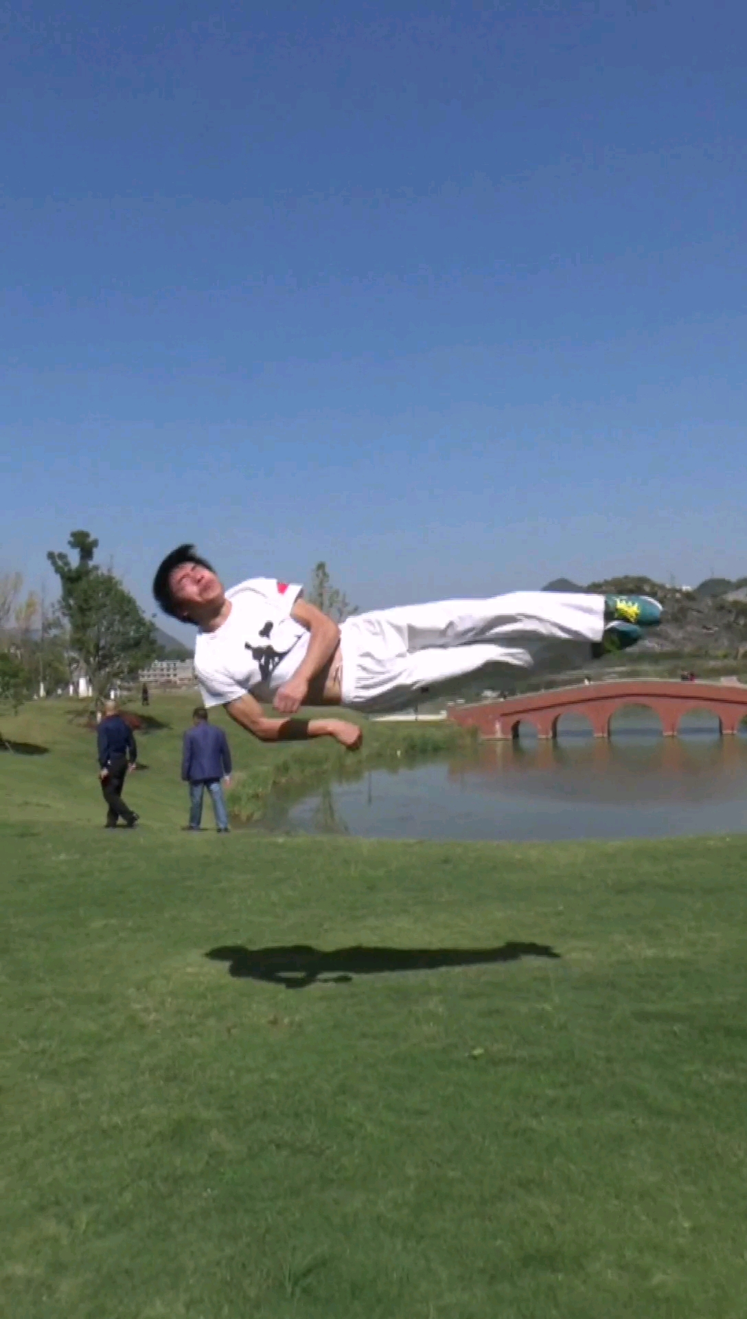 全民正能量#前空翻接踺子后手转体