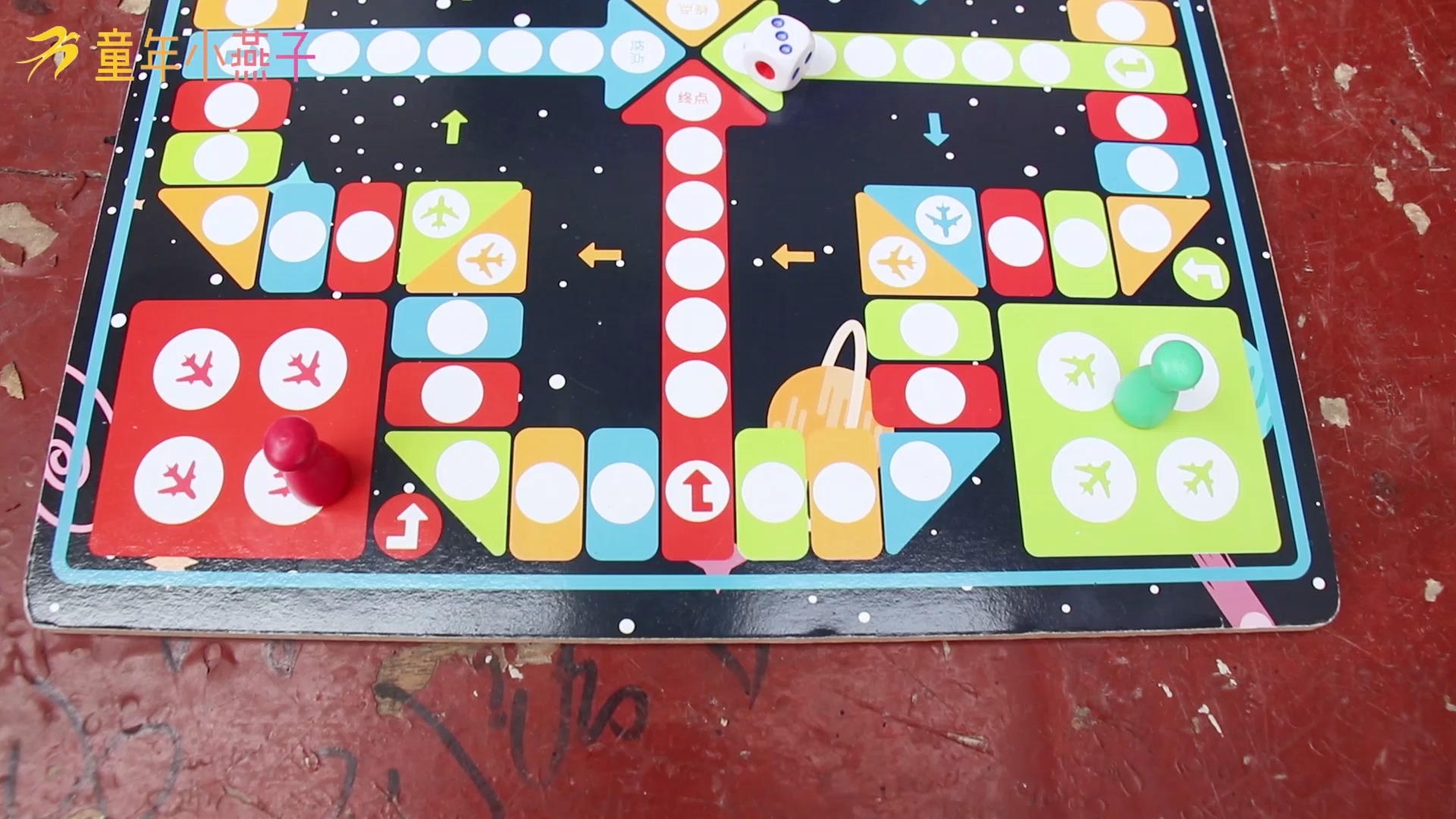 小伙伴们一起玩"飞行棋",儿时最喜欢的多人小游戏,你玩过吗