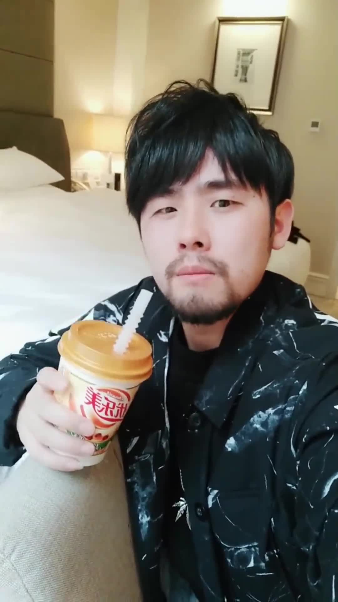 周杰伦的模仿者太优秀了,要不是眼睛太大,差点我就信了