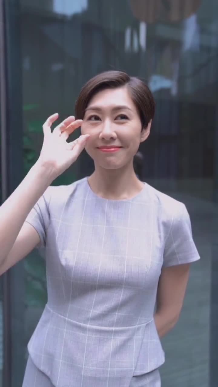 埋堆搞搞震@胡定欣迟来的#反手ok手势挑战成功!