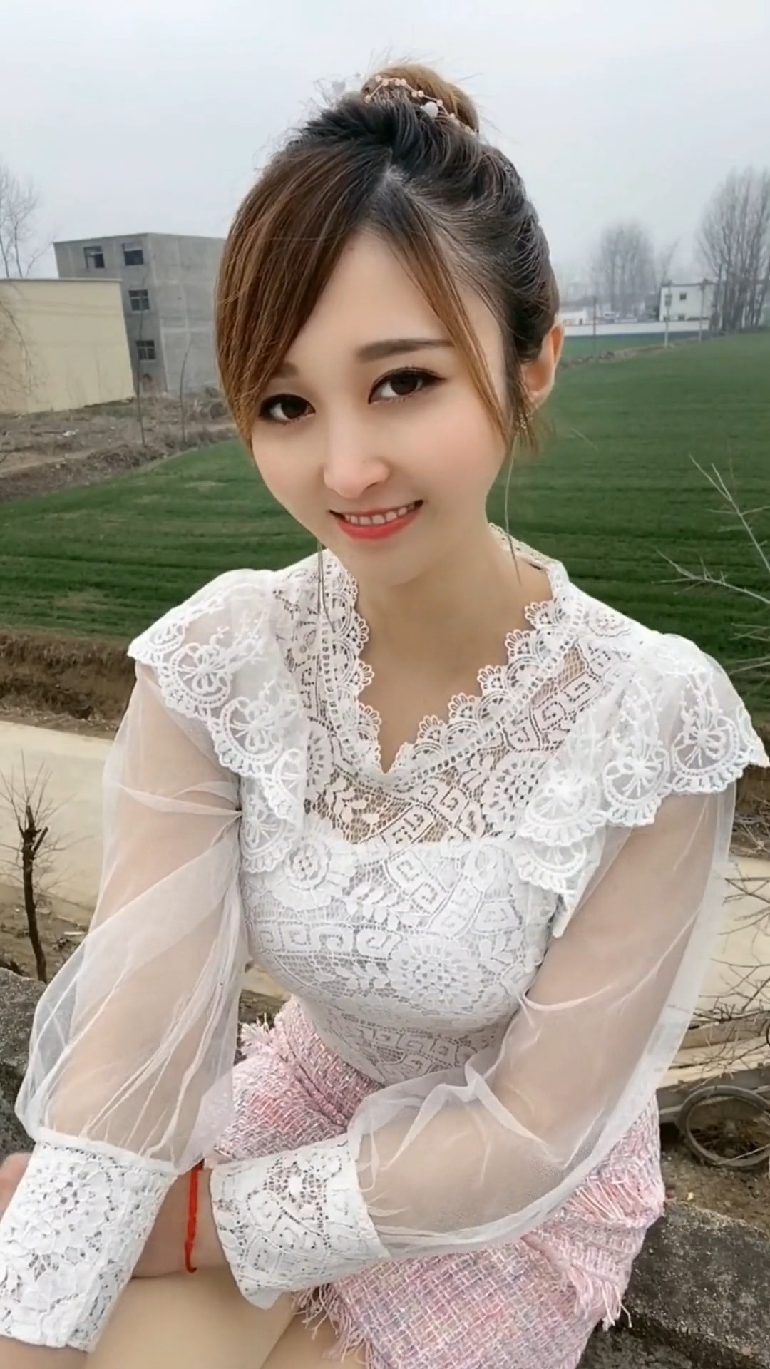 好漂亮的小姐姐没想到这么年轻就嫁人了,真是可惜了