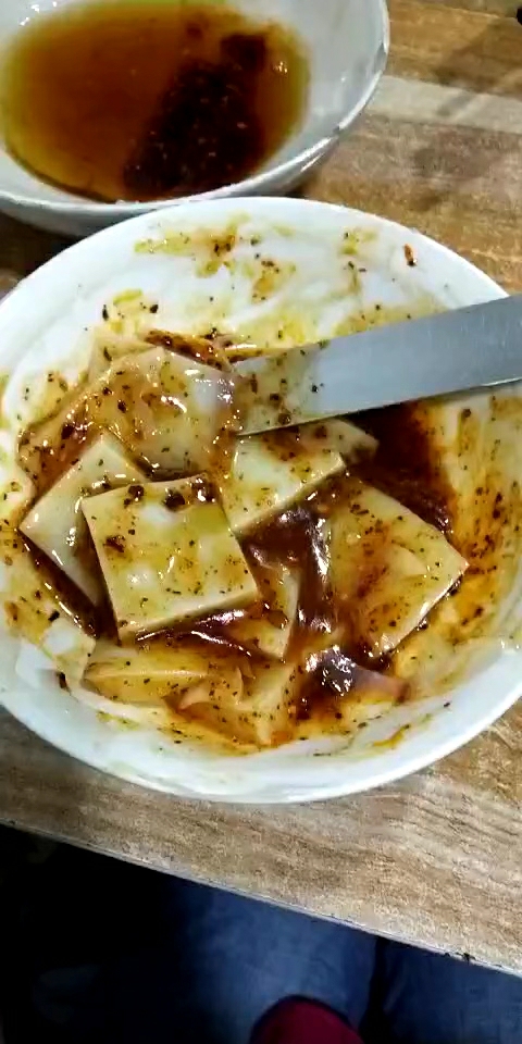 临县辣油碗托,炒蛋蛋面,非常好吃