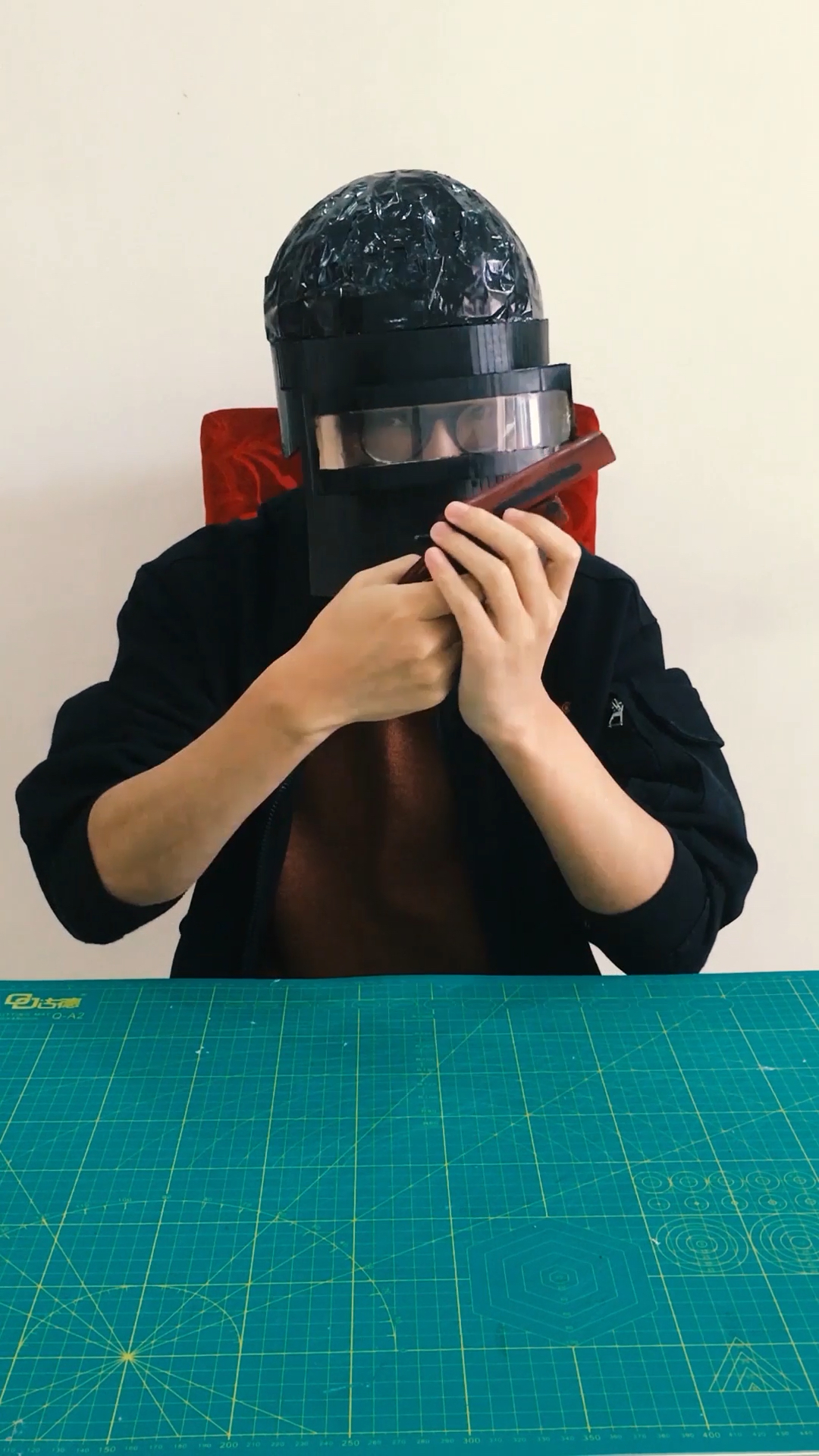 用纸板做的三级头盔(下集)