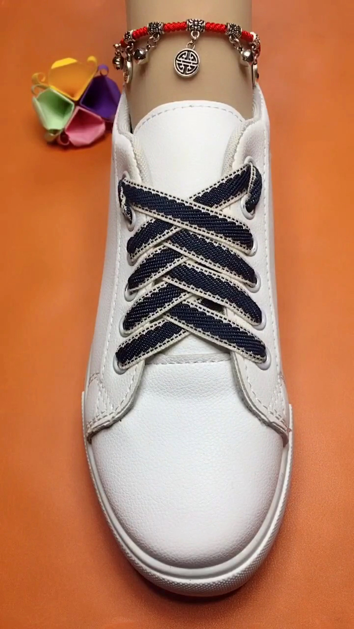 教你怎么隐藏鞋带.