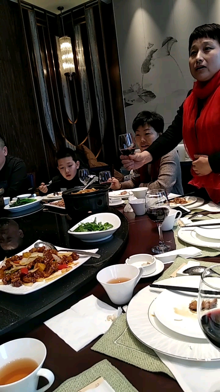 奥森大酒店老板请客