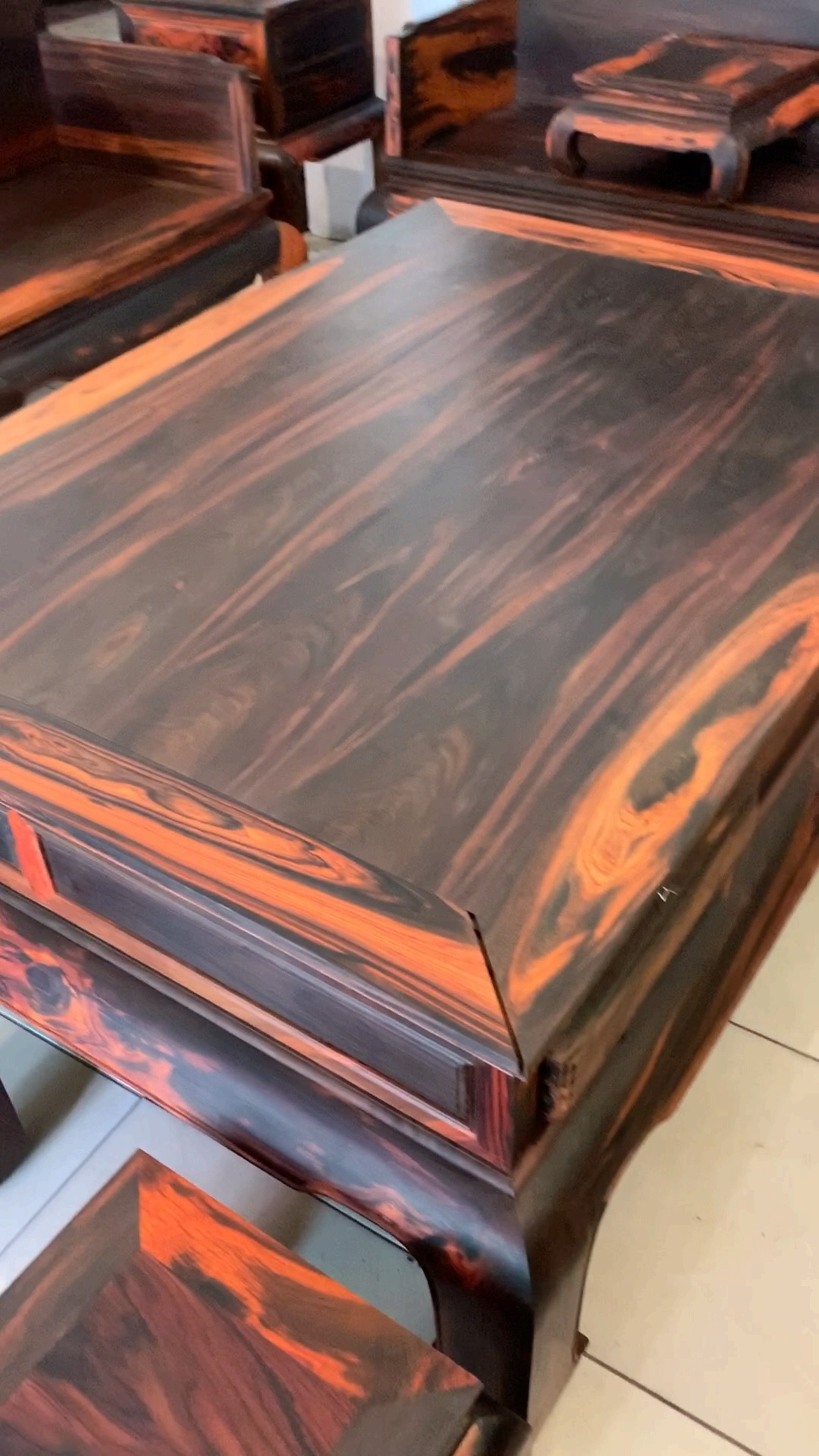 交趾黄檀罗汉沙发,黑飘红纹理