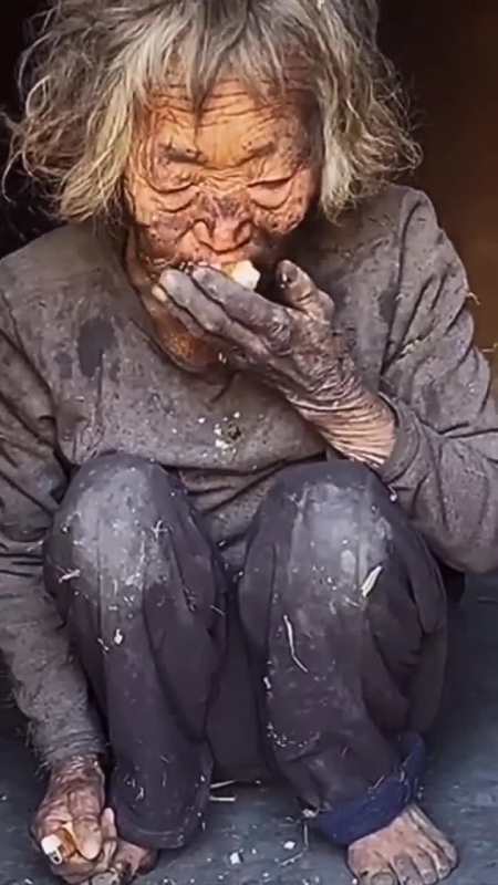 唉不忍直视无比辛酸老奶奶养了一堆的儿女最后就是这样的结局-全民小