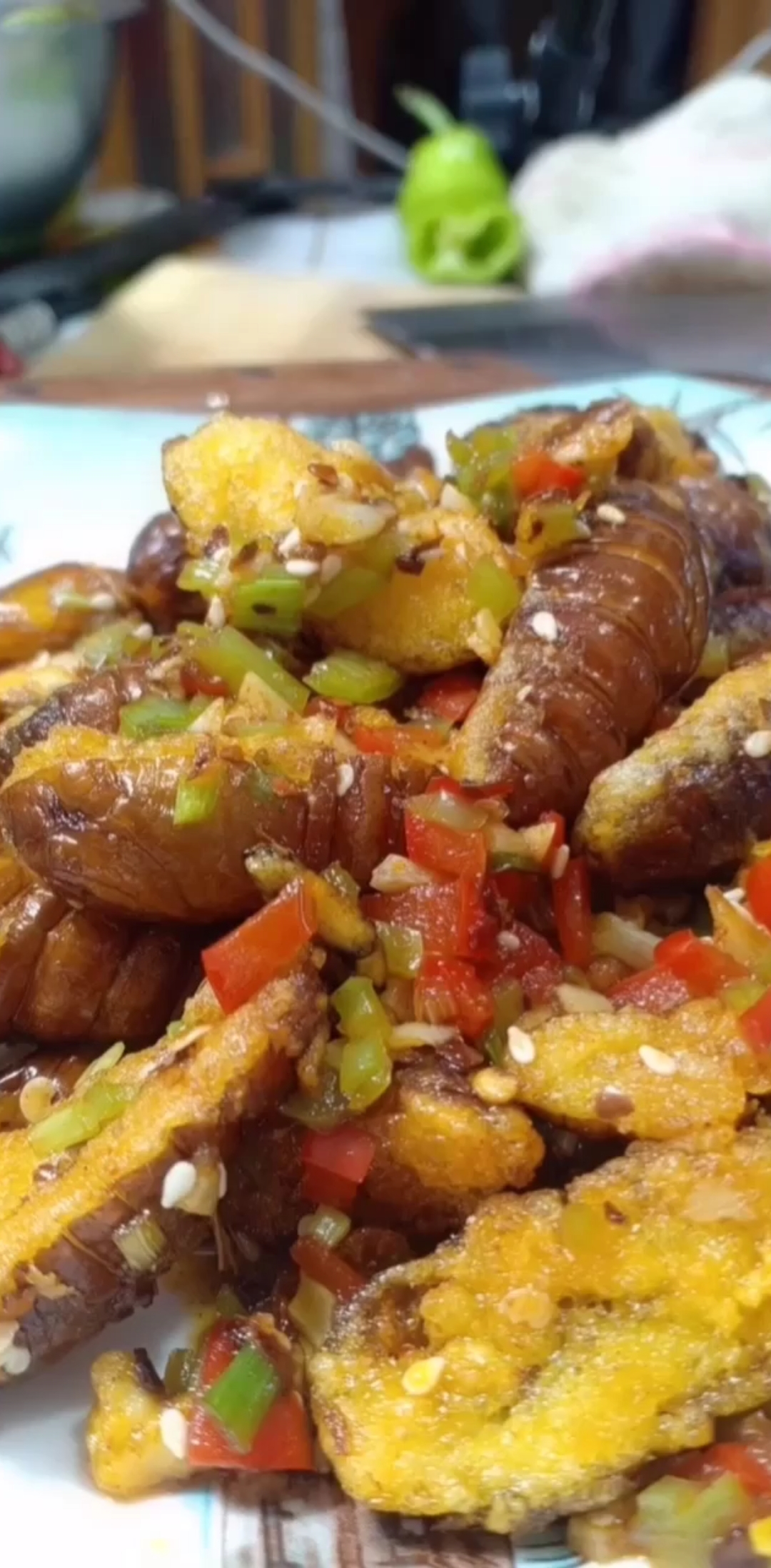 美食看中国#下酒菜开边蚕蛹