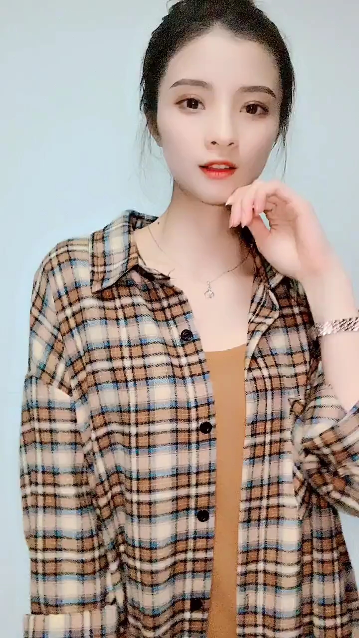 全民正能量#萱宝宝: 蹦个迪告诉你们我真的是好学生不会蹦迪!对吧?