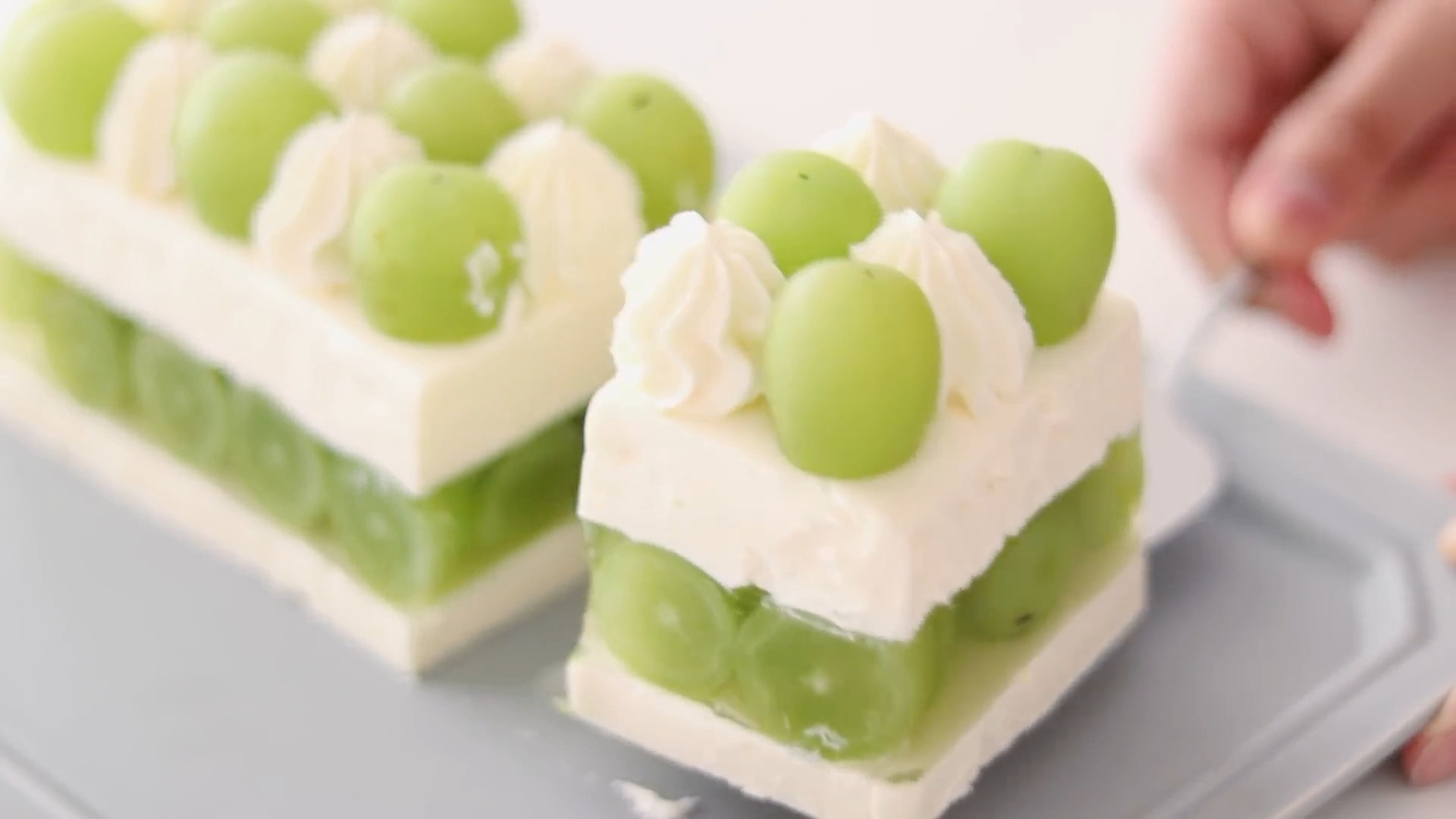 给你做一个免烤青葡萄奶油芝士蛋糕,很美味哦!