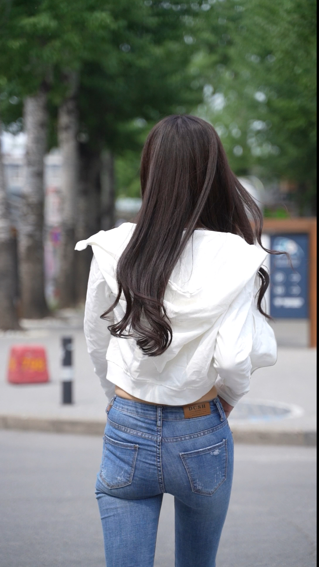 牛仔裤小姐姐,背影爱了