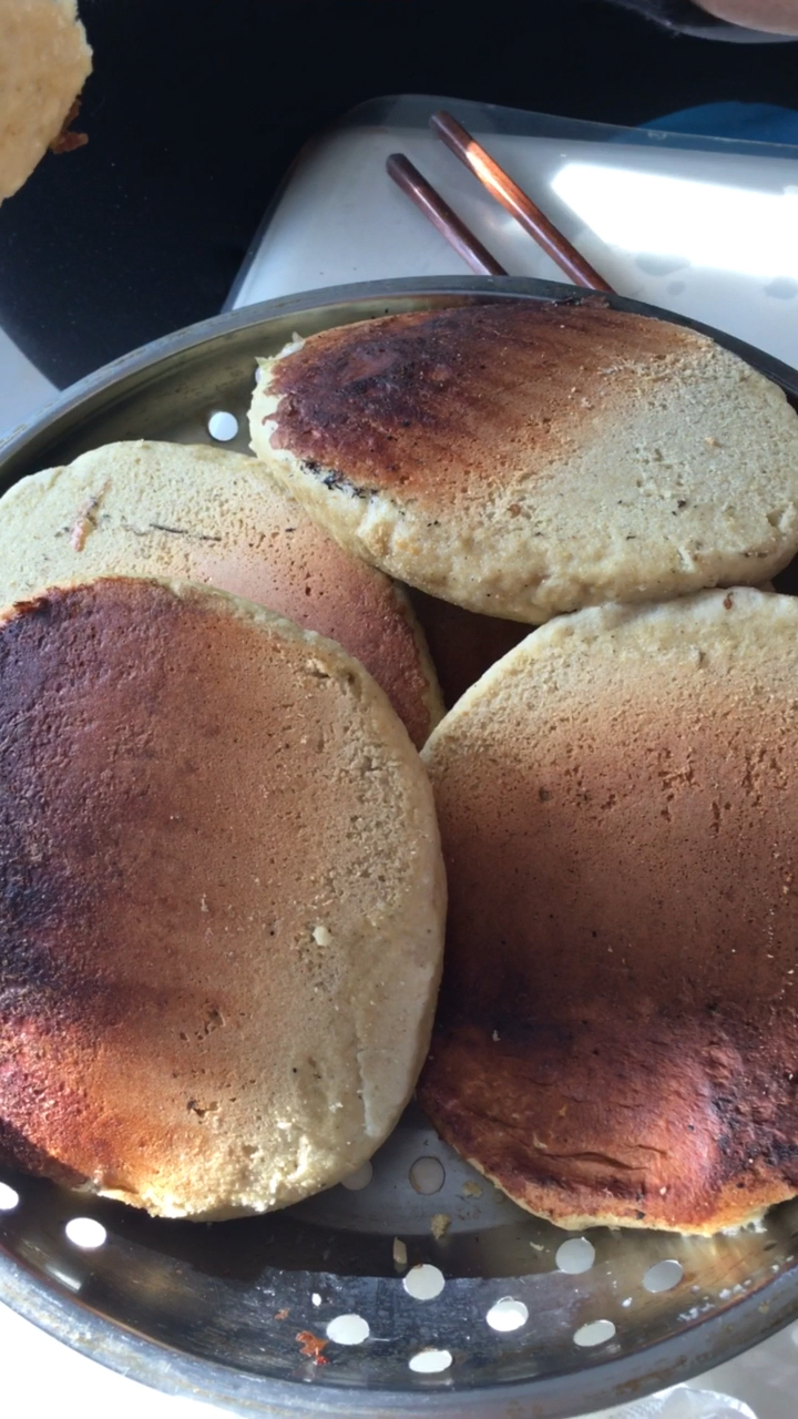 铁锅炖大饼子好了开吃