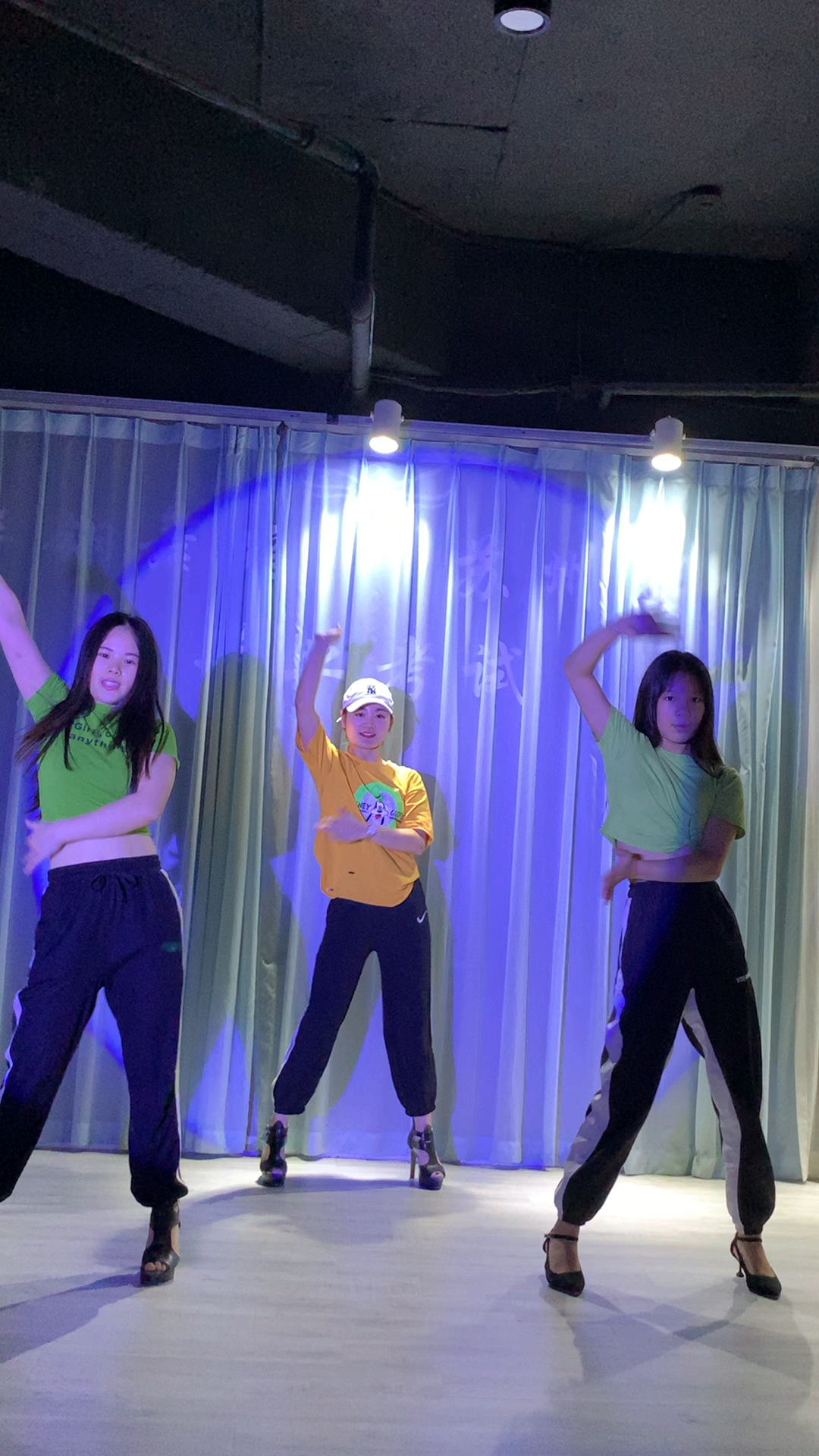 平台领舞#c位是宝妈哦,零基础开始学习舞蹈进步很大,继续加油!