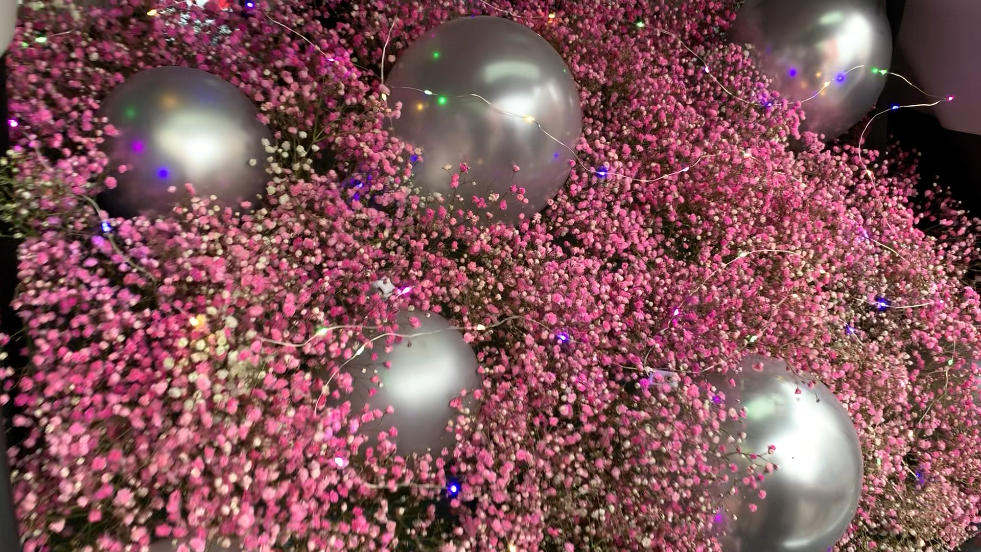 我要上热门#粉白满天星后备箱花礼