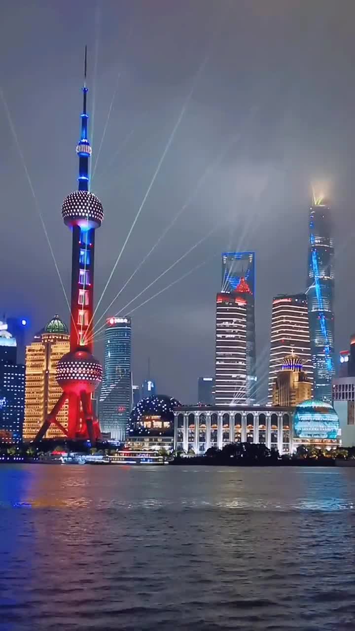 这是魔都上海外滩夜景,庆祝五一劳动节灯光秀!最美夜景,惊艳全球!