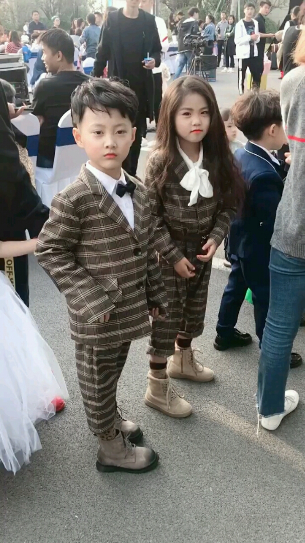 龙凤胎龙凤胎姐弟闪亮登场