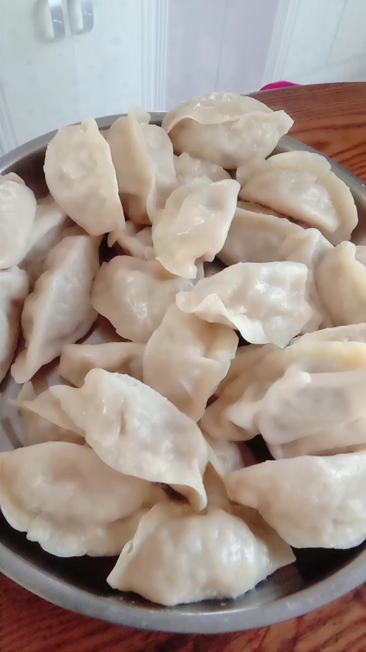婶子整得牛肉馅大蒸饺好香啊.