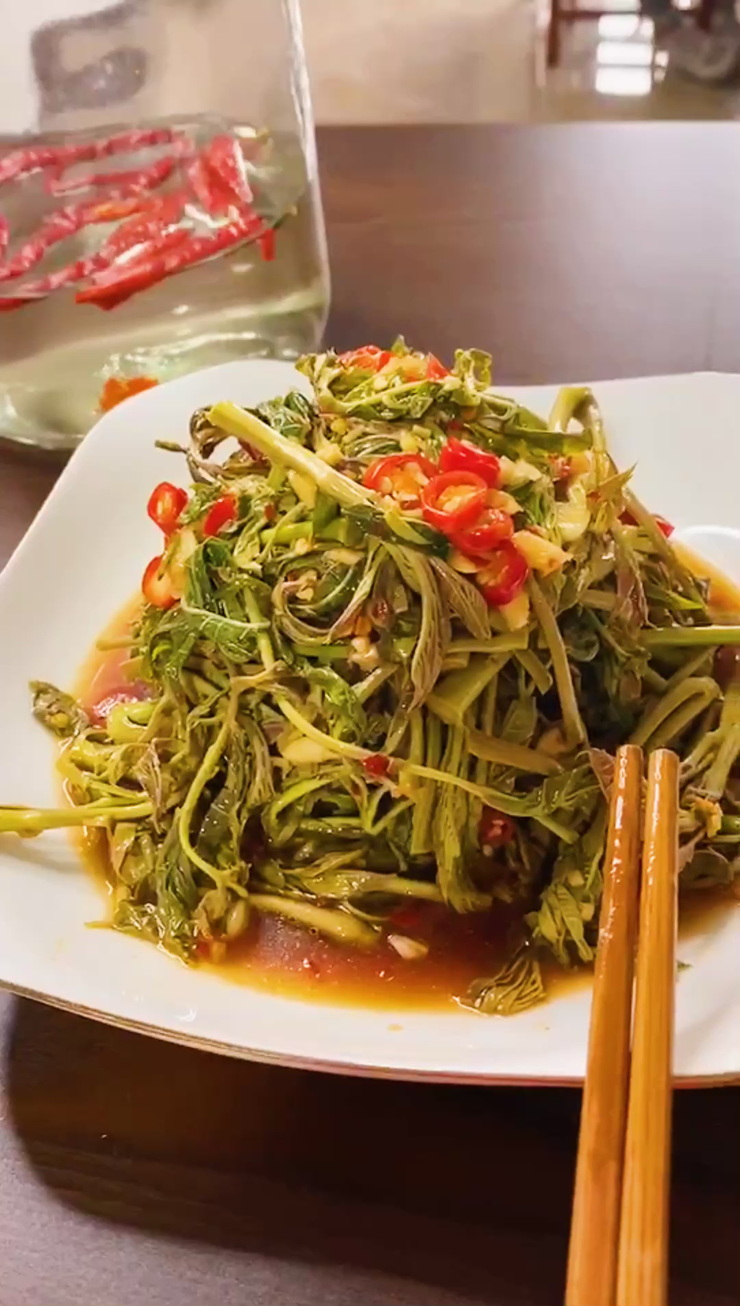 湘菜美食#凉拌香椿,一道带有春天气息的美食!