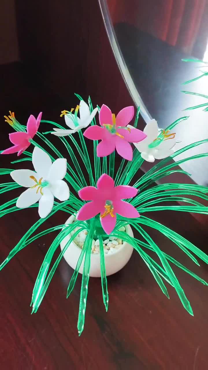 两个废瓶子就能做一盆永不凋谢的花,还不快捡瓶子