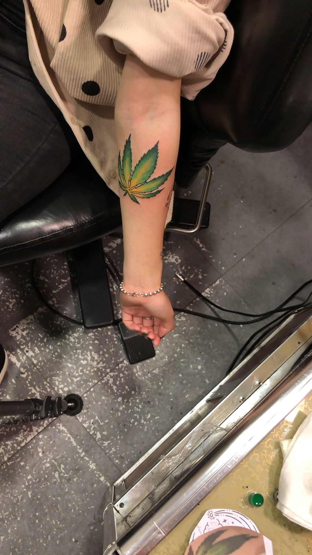 石狮般若纹身作品——大麻叶-度小视