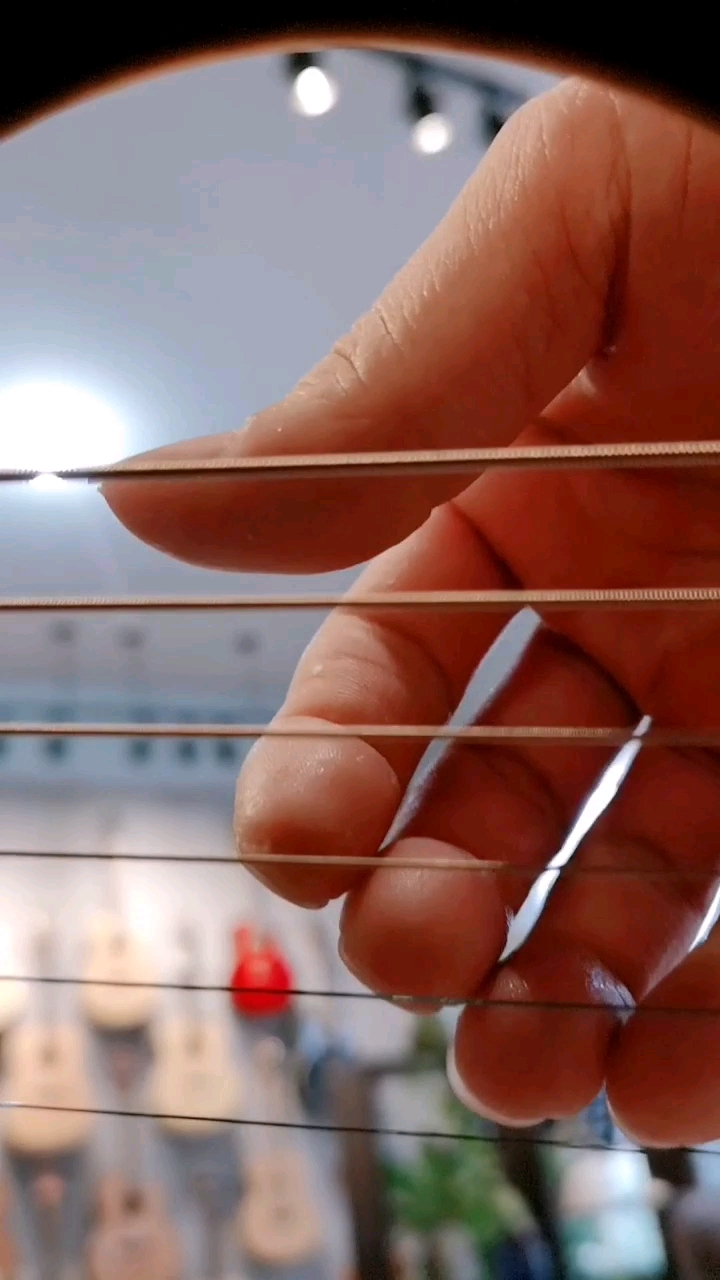 用另外一个视角看被拨动的琴弦