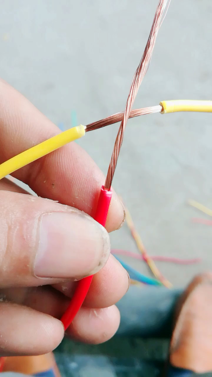 软线之间的t型接法,工作中比较常见.