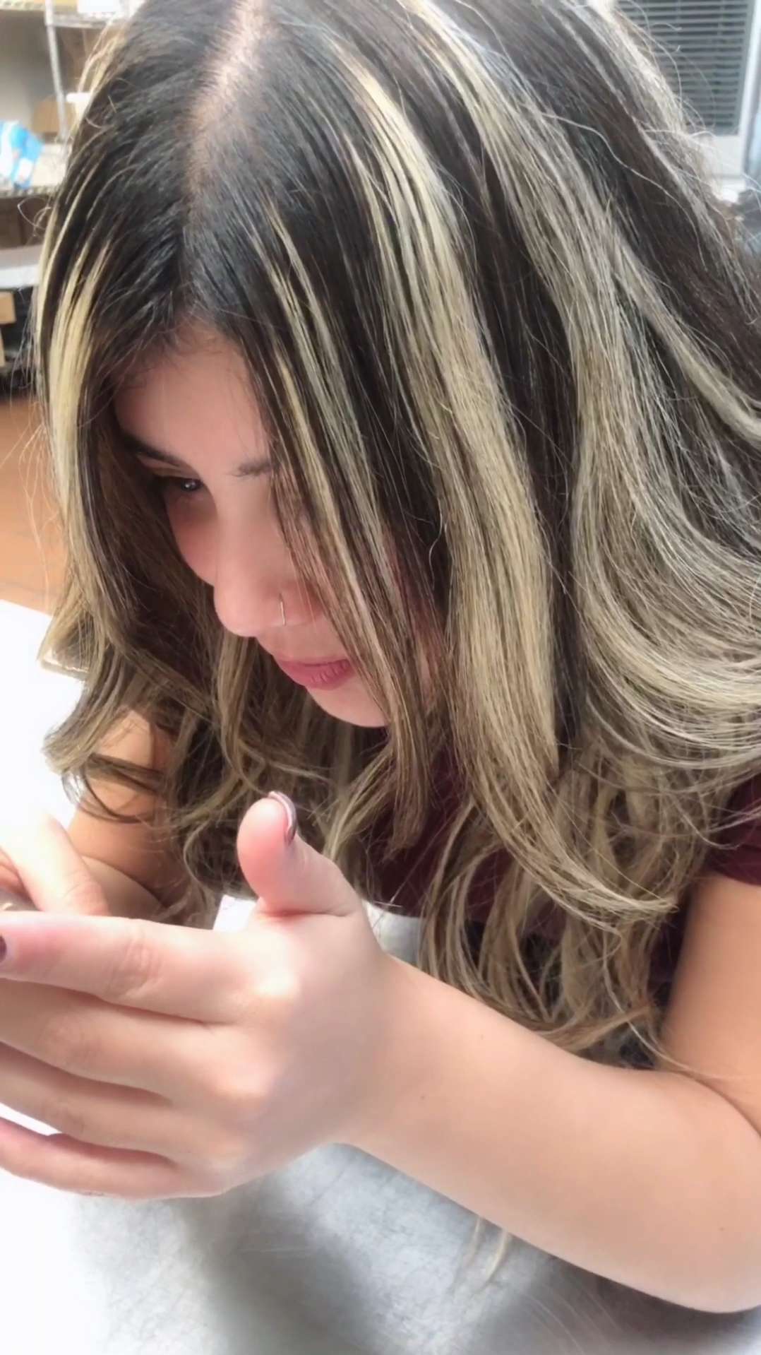 这美国姑娘看什么呢