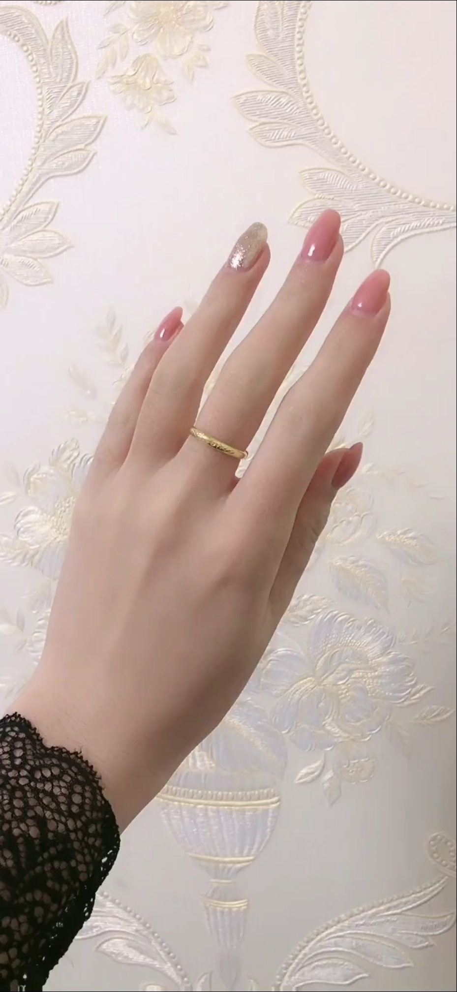 刚做的指甲漂亮吗