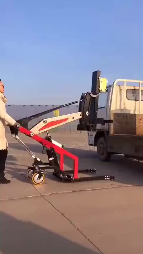 牛人发明的小铲车,看大姐接下来这番操作,简直太有才了