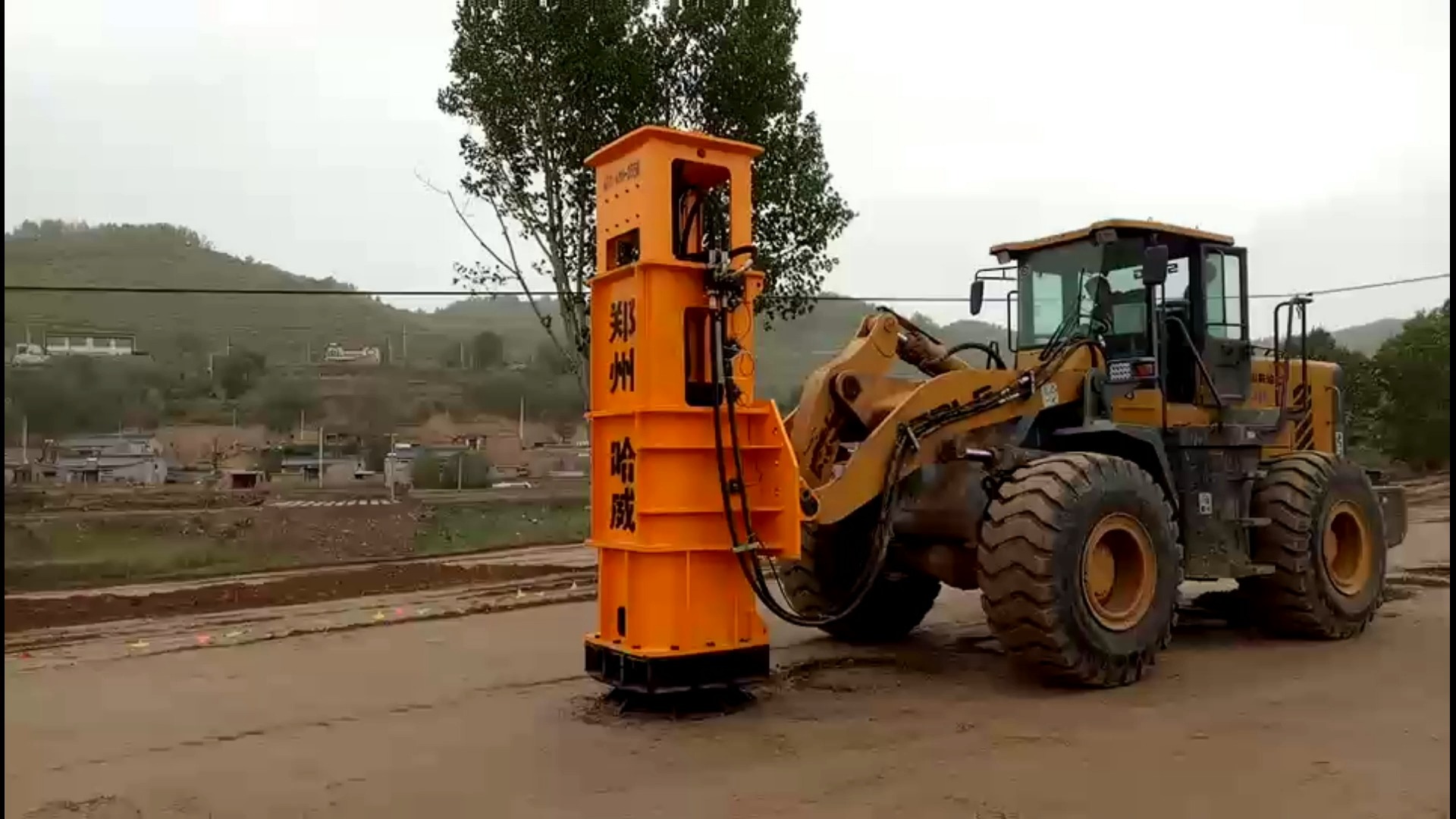 如此简单的装载机打夯机施工中!装载机打夯机是什么?如此简单的