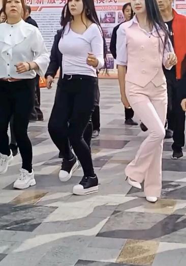 定边哪找上门服务妹子v信76272044